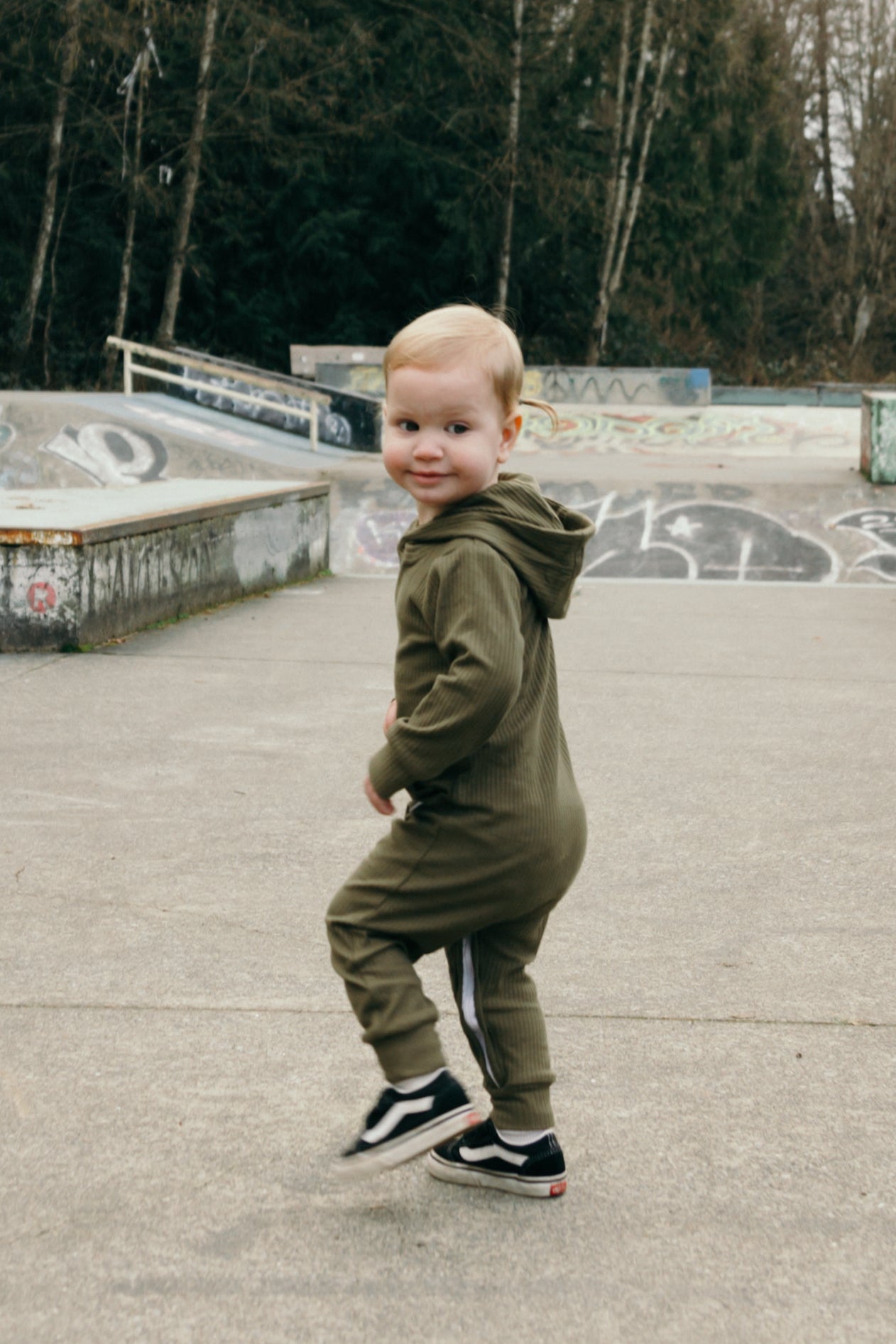 BOBBY JUMPSUIT - ROBYN HOOD - ARMY – fellowhuman