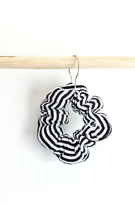 SCRUNCHIE - B&W STRIPE